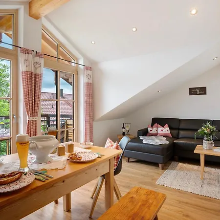 Neubau - Freundliche Bergblick Apartment